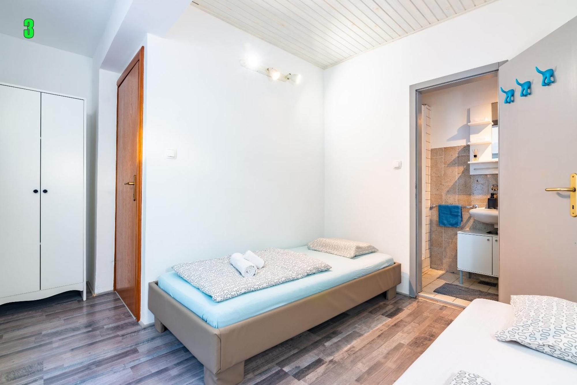 Apartment Dreamland *